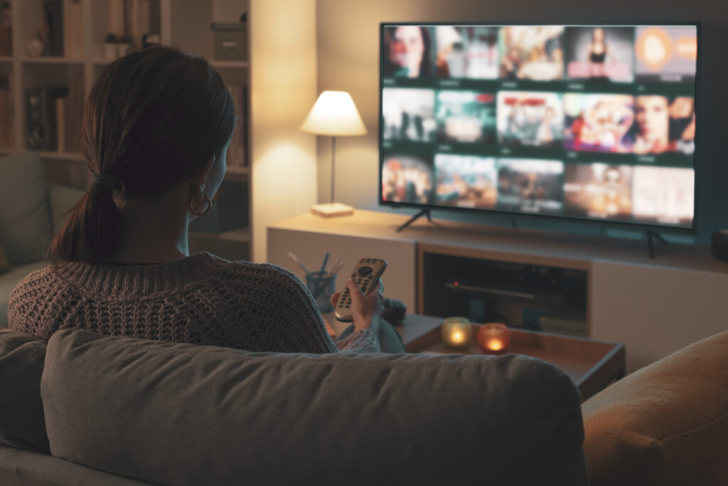 Smart TV mit 42 Zoll eignet sich perfekt für Deinen Filmabend auf dem Sofa.
